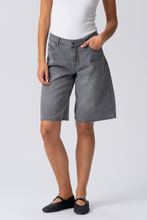 Carregar imagem no visualizador da galeria, Denim Jorts - Grey Denim
