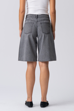 Carica l&#39;immagine nel visualizzatore di Gallery, Denim Jorts - Grey Denim
