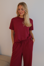 Load image into Gallery viewer, Leah Loose T-shirt - Burgundy

