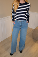 Load image into Gallery viewer, Amalia Jeans - Light Blue
