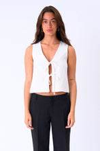 Cargar imagen en el visor de la galería, Linen Vest - Off White
