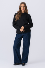 Load image into Gallery viewer, Basic Crewneck - Black (women)
