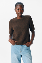 Carregar imagem no visualizador da galeria, Aggia S/S Knit Pullover - Seal Brown
