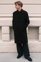 Carica l'immagine nel visualizzatore di Gallery, Trenchcoat - Black
