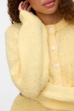 Carregar imagem no visualizador da galeria, Wilo O-Neck Cardigan - Pale Banana
