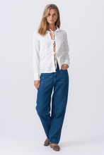 Afbeelding in Gallery-weergave laden, Lucy Tie Shirt - White
