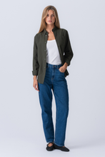 Carica l'immagine nel visualizzatore di Gallery, Boyfriend Oxford Shirt - Dark Green
