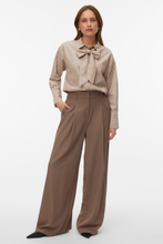 Load image into Gallery viewer, Islunn Bow Shirt -  Silver Mink Snow White
