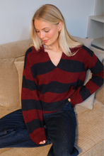 Carica l'immagine nel visualizzatore di Gallery, Nora Knit - Burgundy/ Deep Blue
