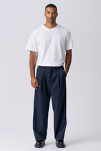 Afbeelding in Gallery-weergave laden, Pleated Wide Pants - Navy
