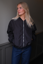 Cargar imagen en el visor de la galería, Alexandra Jacket - Black
