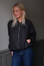 Cargar imagen en el visor de la galería, Alexandra Jacket - Black
