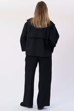 Carica l'immagine nel visualizzatore di Gallery, Elara Short Trenchcoat - Black

