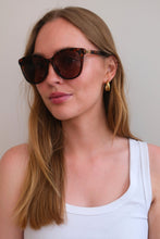 Cargar imagen en el visor de la galería, Elena Sunglasses - Leopard
