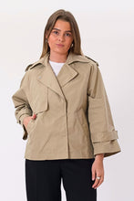 Carica l'immagine nel visualizzatore di Gallery, Elara Short Trenchcoat - Beige
