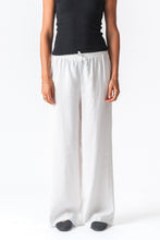 Carica l'immagine nel visualizzatore di Gallery, Mia Pants - White
