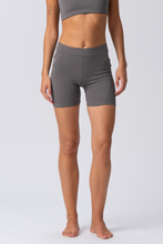 Charger l&#39;image dans la galerie, Alisa Shorts - Grey

