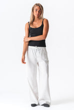 Carica l'immagine nel visualizzatore di Gallery, Mia Pants - White
