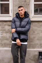 Cargar imagen en el visor de la galería, Coated Hooded Jacket - Navy
