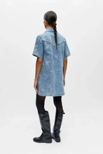 Afbeelding in Gallery-weergave laden, Claudia Short Denim Dress - Light Blue Denim
