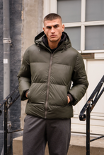 Charger l&#39;image dans la galerie, Coated Hooded Jacket - Olive
