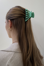 Load image into Gallery viewer, Hollow Claw Clip - Green
