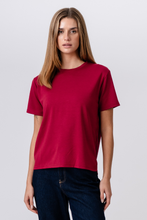 Load image into Gallery viewer, Leah Loose T-shirt - Burgundy
