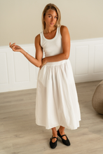 Afbeelding in Gallery-weergave laden, Hanna Dress - White
