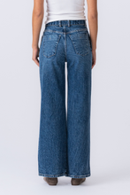 Load image into Gallery viewer, Amalia Jeans - Medium Blue
