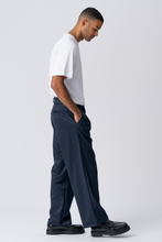 Afbeelding in Gallery-weergave laden, Pleated Wide Pants - Navy
