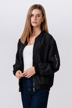 Cargar imagen en el visor de la galería, Alexandra Jacket - Black
