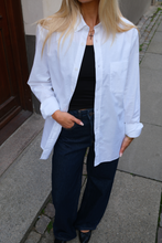 Load image into Gallery viewer, Boyfriend Oxford Shirt - White
