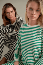 Carica l'immagine nel visualizzatore di Gallery, Stripped Pants - Black
