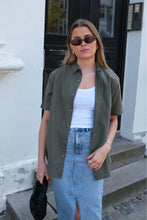 Charger l'image dans la galerie, Short Sleeve Linen Shirt - Army
