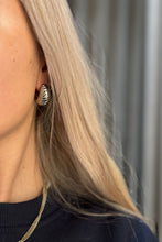 Carica l'immagine nel visualizzatore di Gallery, Sea Swirl Studs - Silver
