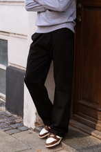 Load image into Gallery viewer, Performance Pants Wide Fit - Black
