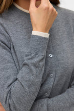 Carica l'immagine nel visualizzatore di Gallery, Wonderful O-Neck Cardigan -Medium Grey Melange w. Birch
