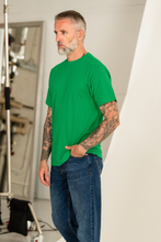 Cargar imagen en el visor de la galería, Camiseta de gran tamaño - Spring Green
