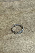 Cargar imagen en el visor de la galería, Woven Steel Open Ring - Silver
