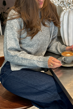 Charger l'image dans la galerie, Chauffeur à col polo tricoté surdimensionné - mélange gris clair
