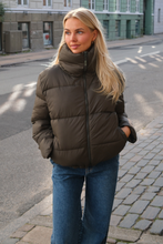 Load image into Gallery viewer, Short Puffer Jacket - Olive
