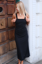 Carica l'immagine nel visualizzatore di Gallery, Felicia Dress - Black
