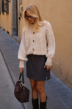 Carica l'immagine nel visualizzatore di Gallery, Botton Knit - Mid Grey
