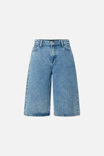 Carica l'immagine nel visualizzatore di Gallery, Sky Denim Jorts - Medium Blue Denim
