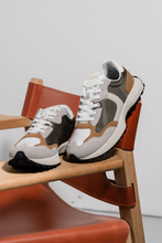 Load image into Gallery viewer, Classic Runner - White/Khaki
