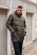 Afbeelding in Gallery-weergave laden, Long Puffer Jacket - Olive
