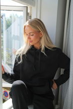 Charger l'image dans la galerie, Essential Hoodie - Black
