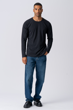Load image into Gallery viewer, Basic Long-sleeved T-shirt - Black
