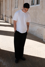 Cargar imagen en el visor de la galería, Boxy T-shirt - White
