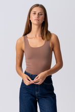 Cargar imagen en el visor de la galería, Eleanor Top - Brown
